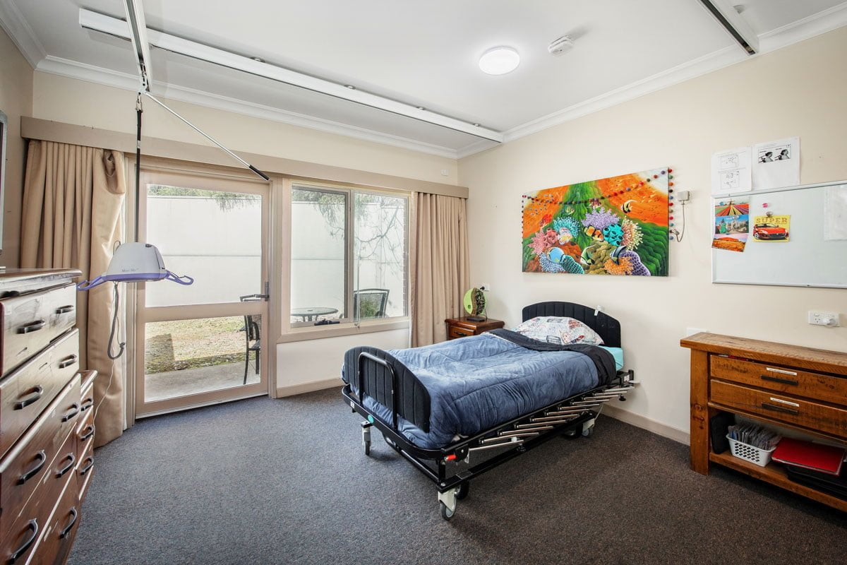Enjoy living in a quiet, friendly neighbourhood with close access to shops. — Home image 7