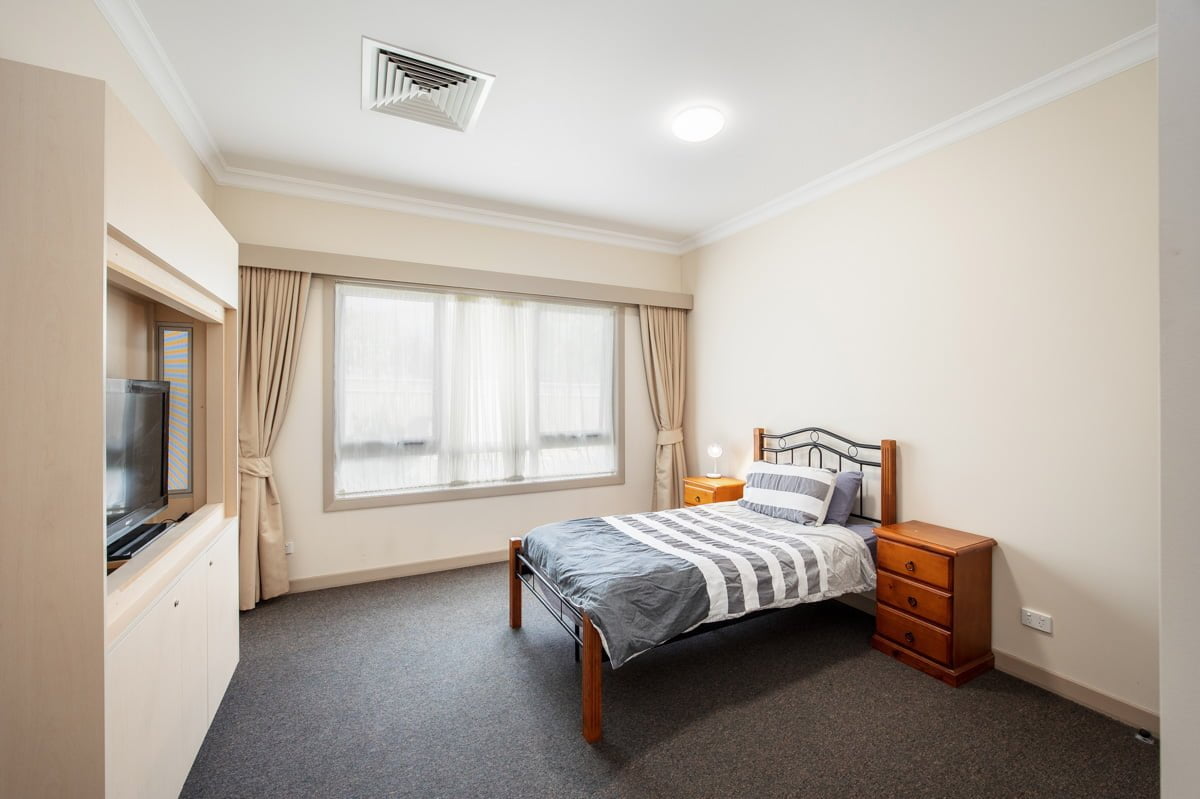 Enjoy living in a quiet, friendly neighbourhood with close access to shops. — Home image 8
