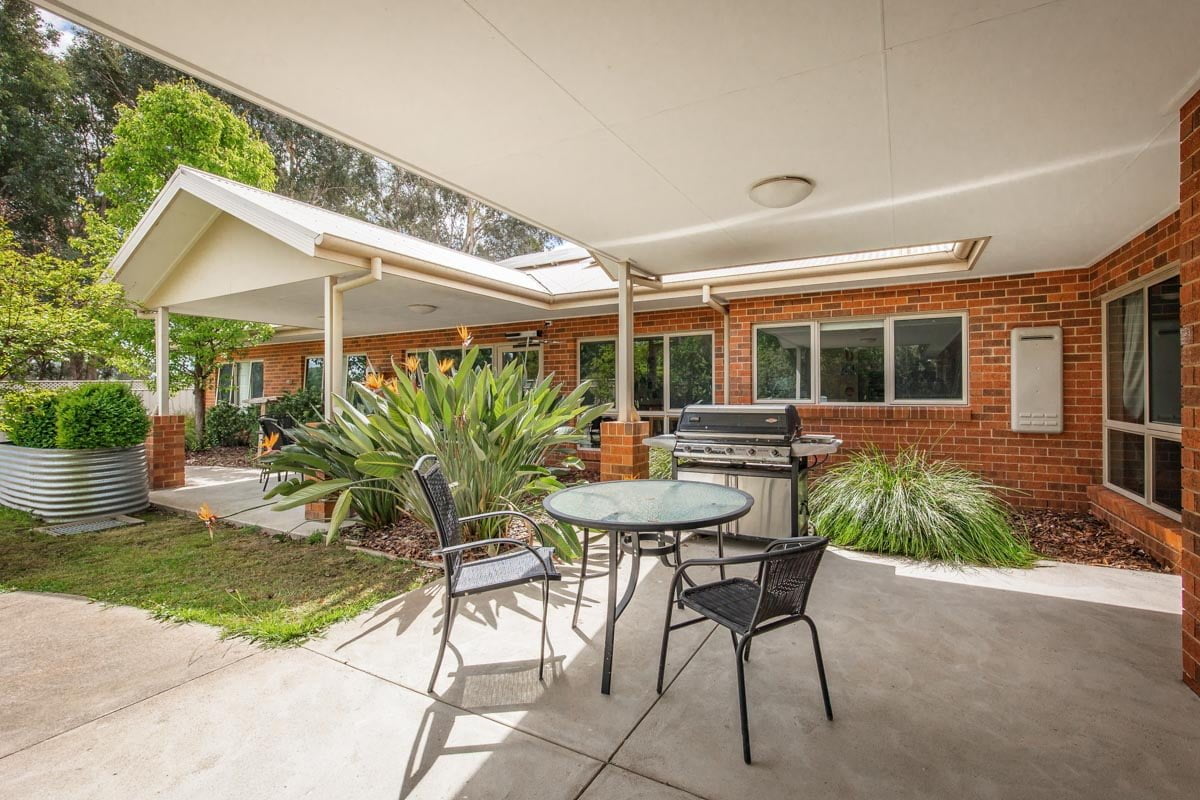 Enjoy living in a quiet, friendly neighbourhood with close access to shops. — Home image 11
