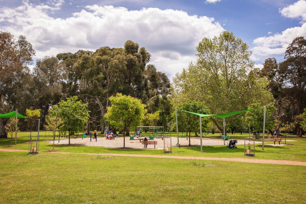 Enjoy living in a quiet, friendly neighbourhood with close access to shops. — Home image 15