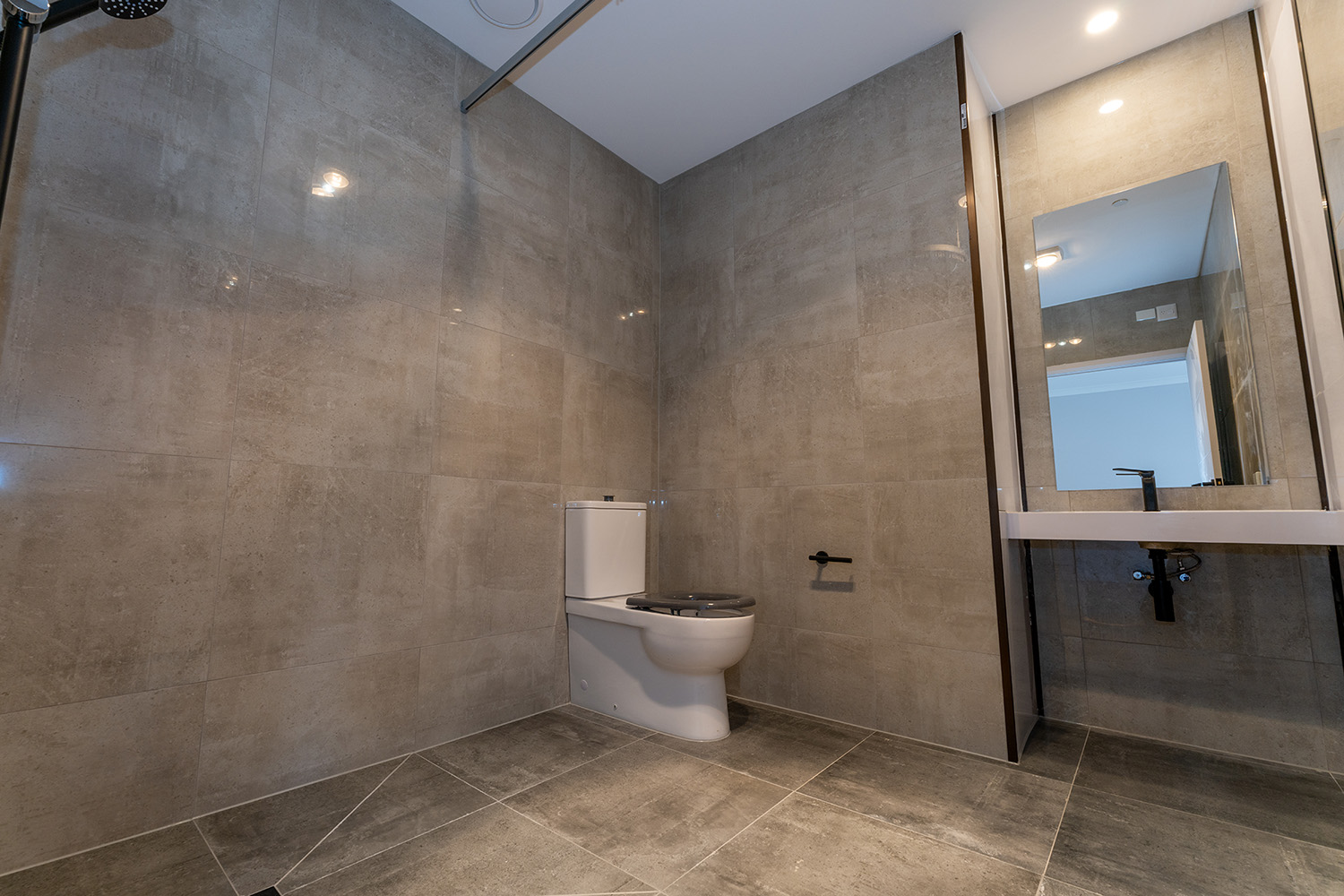 New 2-Bedroom Home with Private Courtyard and Onsite Support in Winter Valley — Home image 4