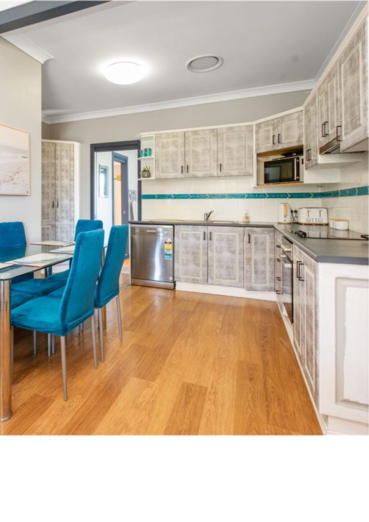 ~ Clean and Cosy home in a quiet area close to shopping complex. Enquire now! ~ — Home image 2