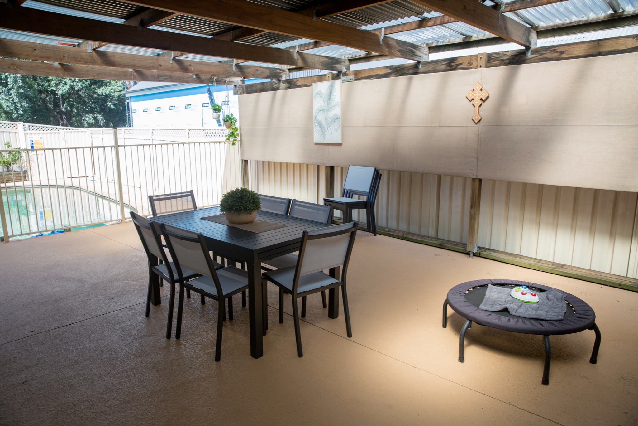 Centrally located, beautiful 4 bedroom house in Peakhurst! — Home image 3
