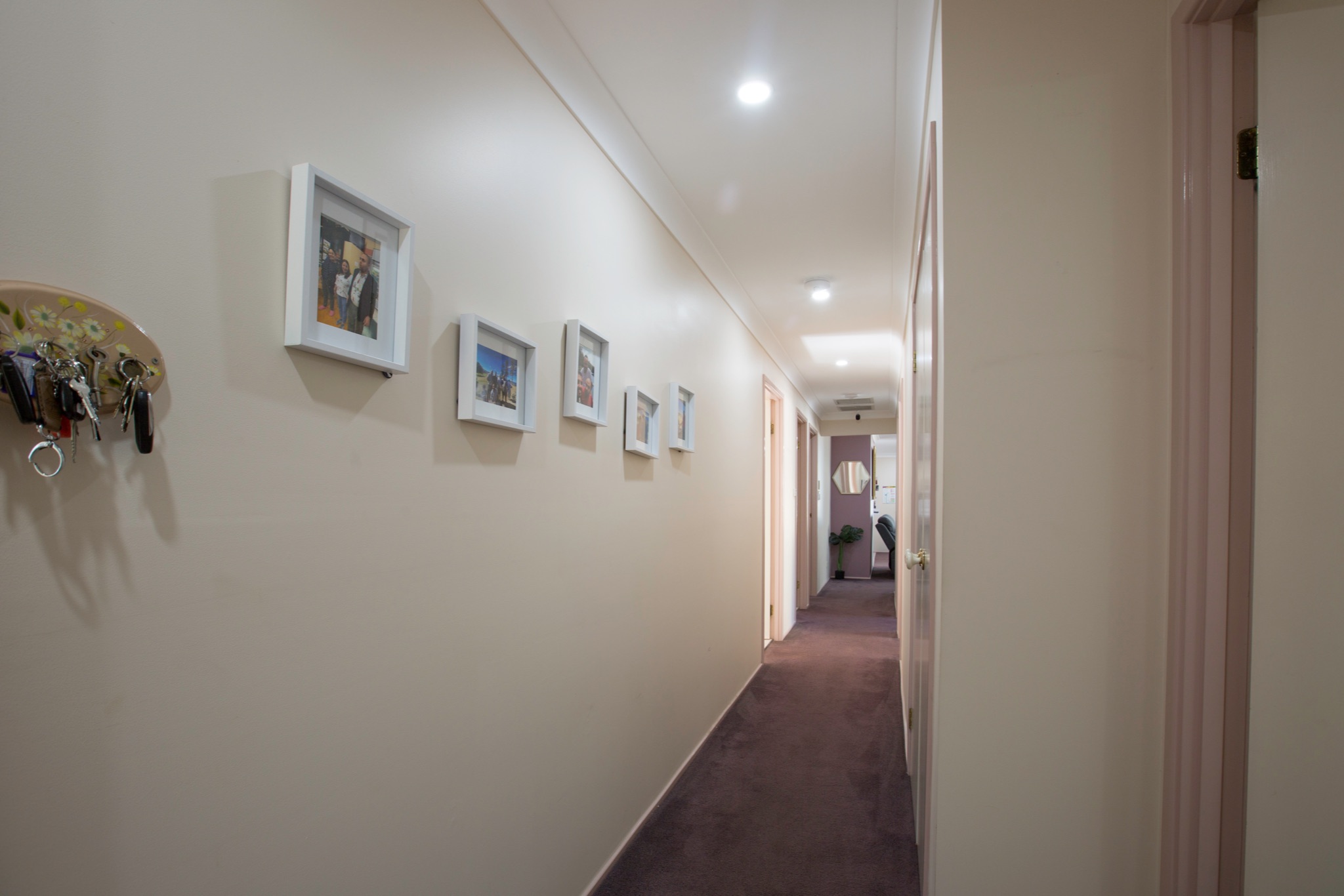 Centrally located, beautiful 4 bedroom house in Peakhurst! — Home image 4