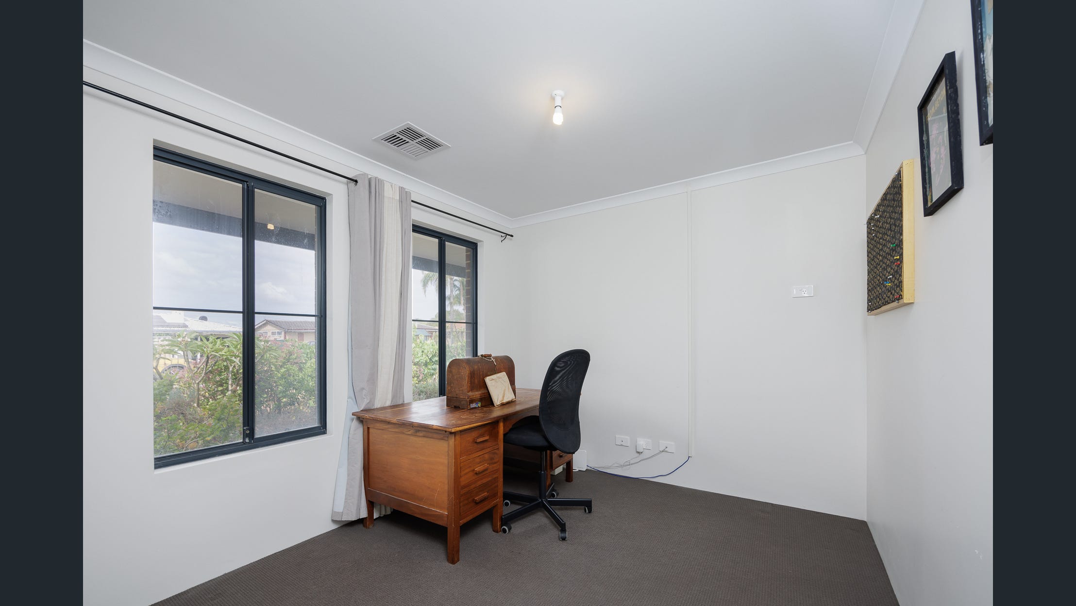 Beautiful SIL Home fully accessible — Home image 20