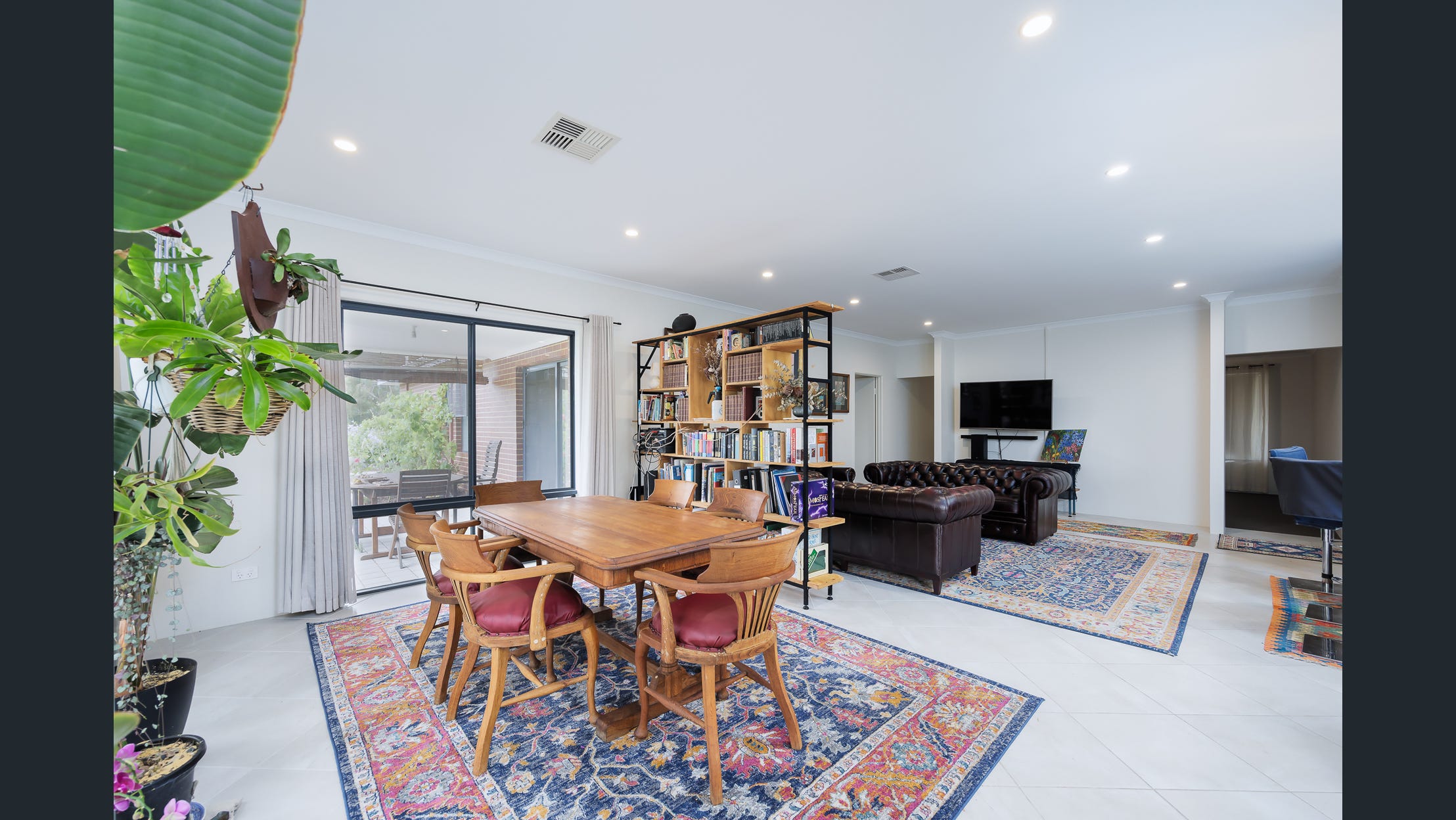 Beautiful SIL Home fully accessible — Home image 21