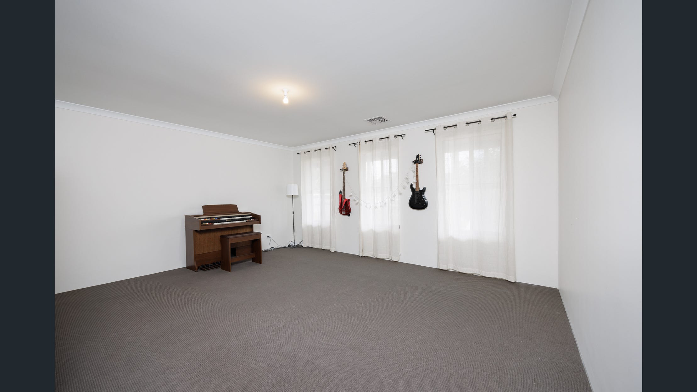 Beautiful SIL Home fully accessible — Home image 6