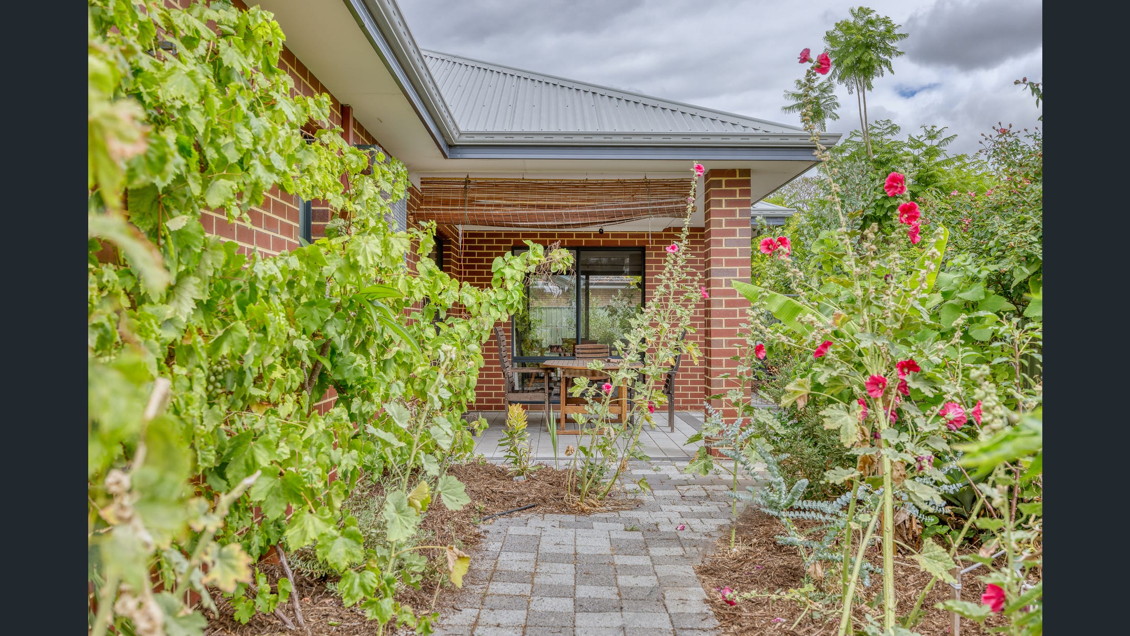 Beautiful SIL Home fully accessible — Home image 11