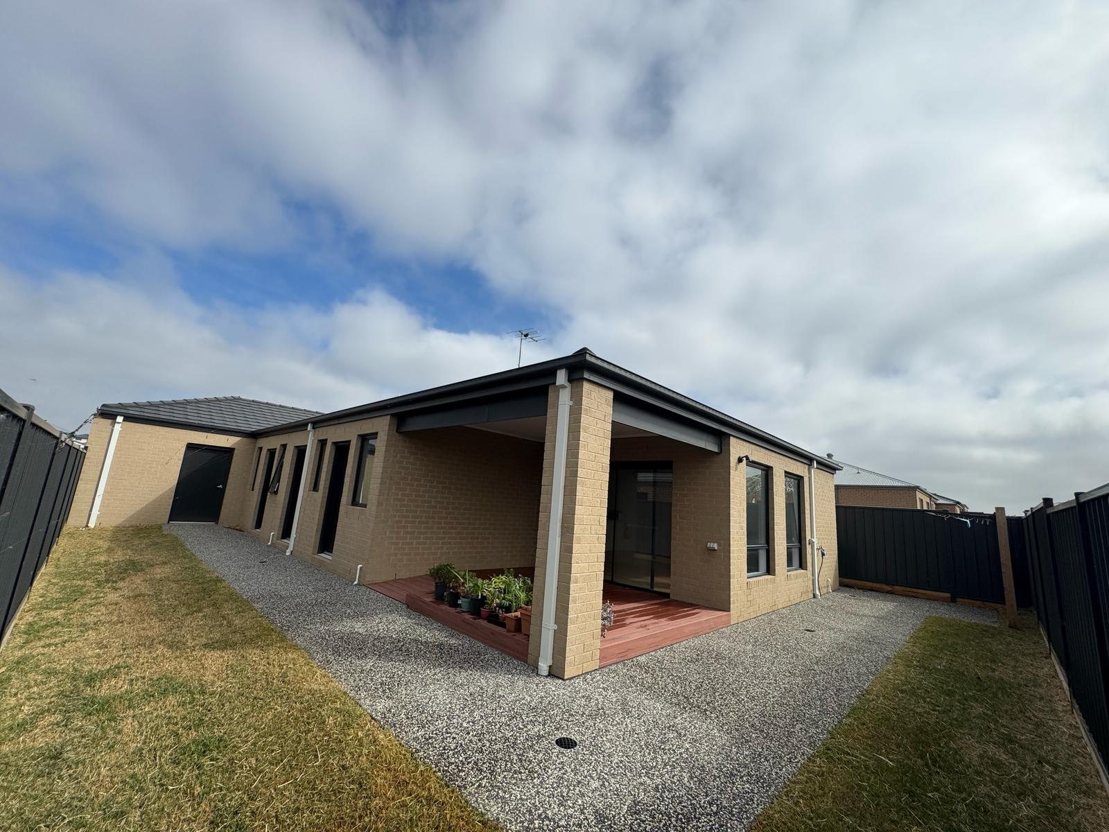 HPS SDA 3 BEDROOM HOUSE AVAILABLE IN ST. ALBANS — Home image 12