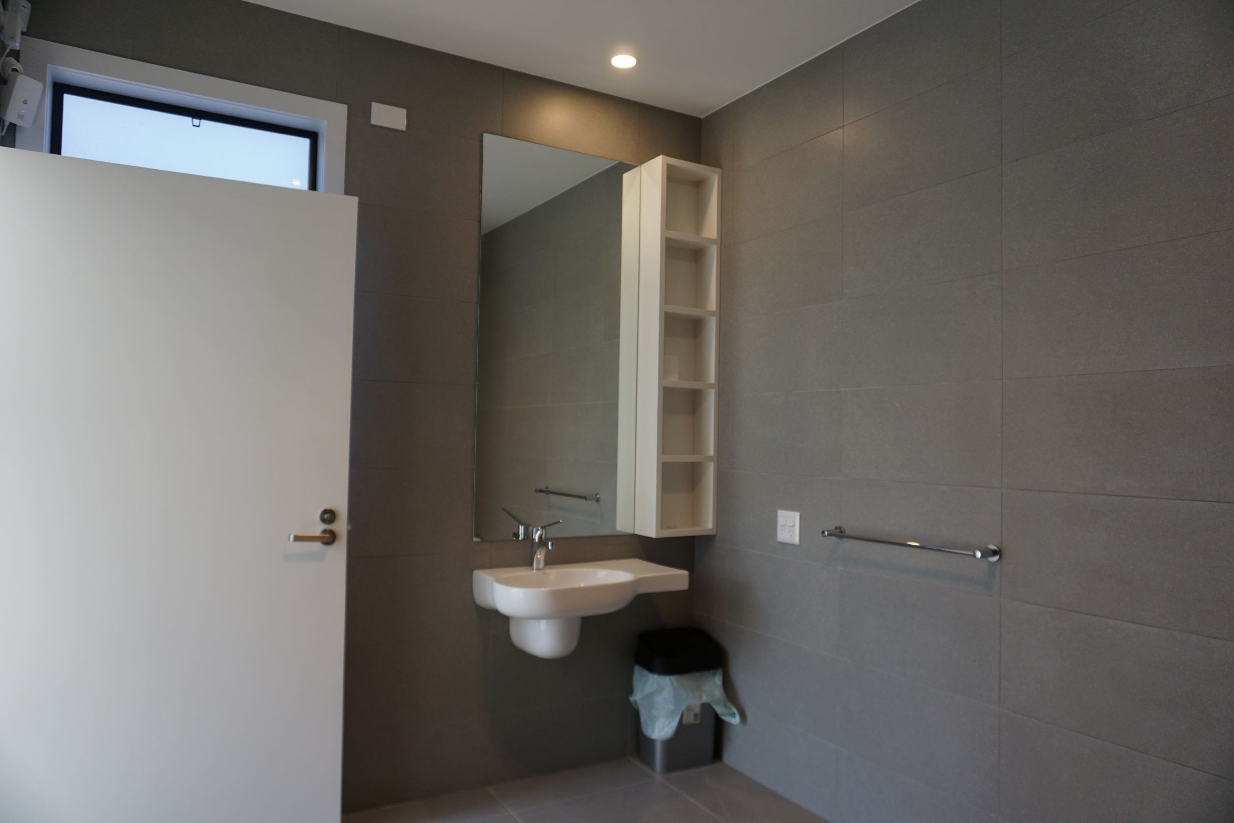 Hillside – New, Fully Accessible Three-Bedroom Villa with Modern Amenities — Home image 5
