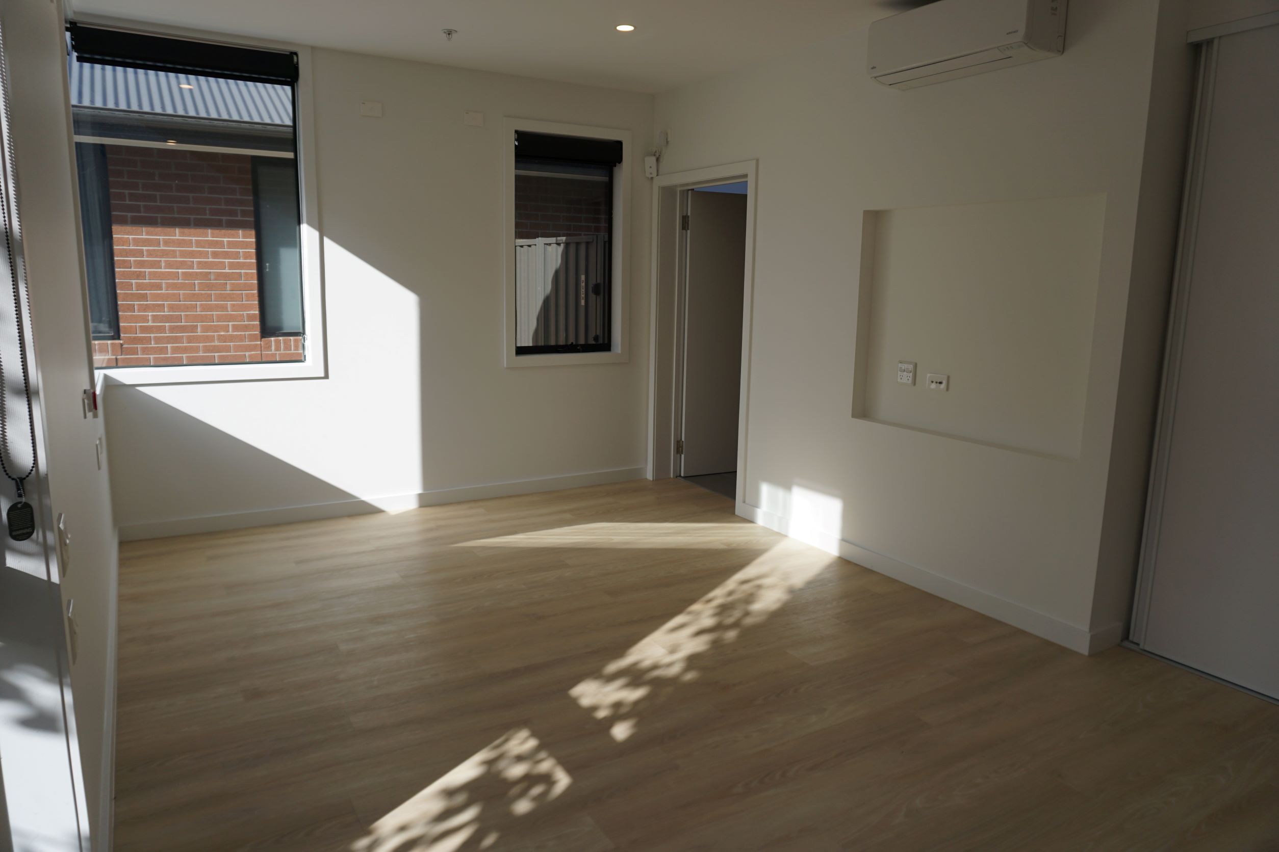 Hillside – New, Fully Accessible Three-Bedroom Villa with Modern Amenities — Home image 6