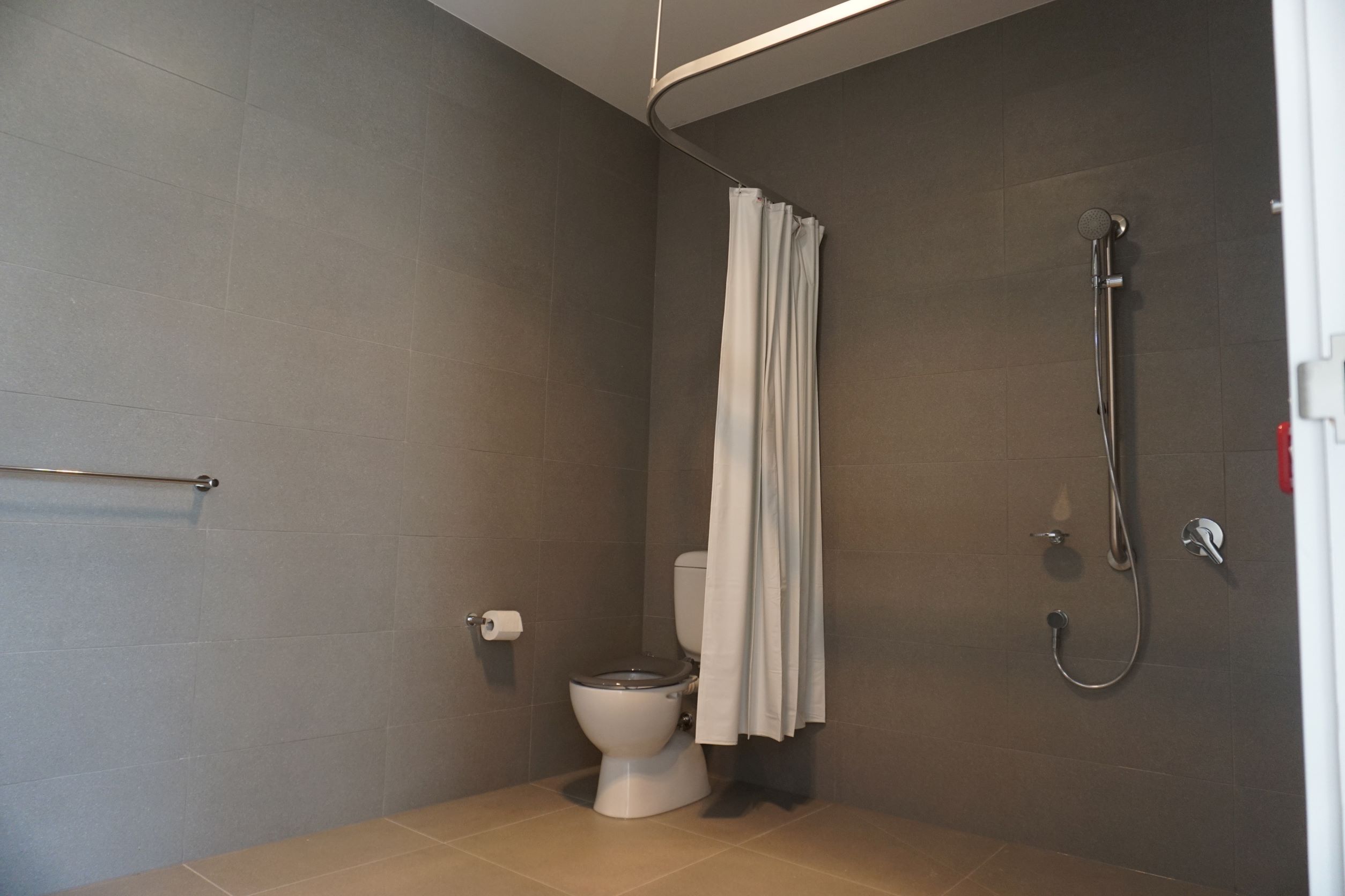 Hillside – New, Fully Accessible Three-Bedroom Villa with Modern Amenities — Home image 7