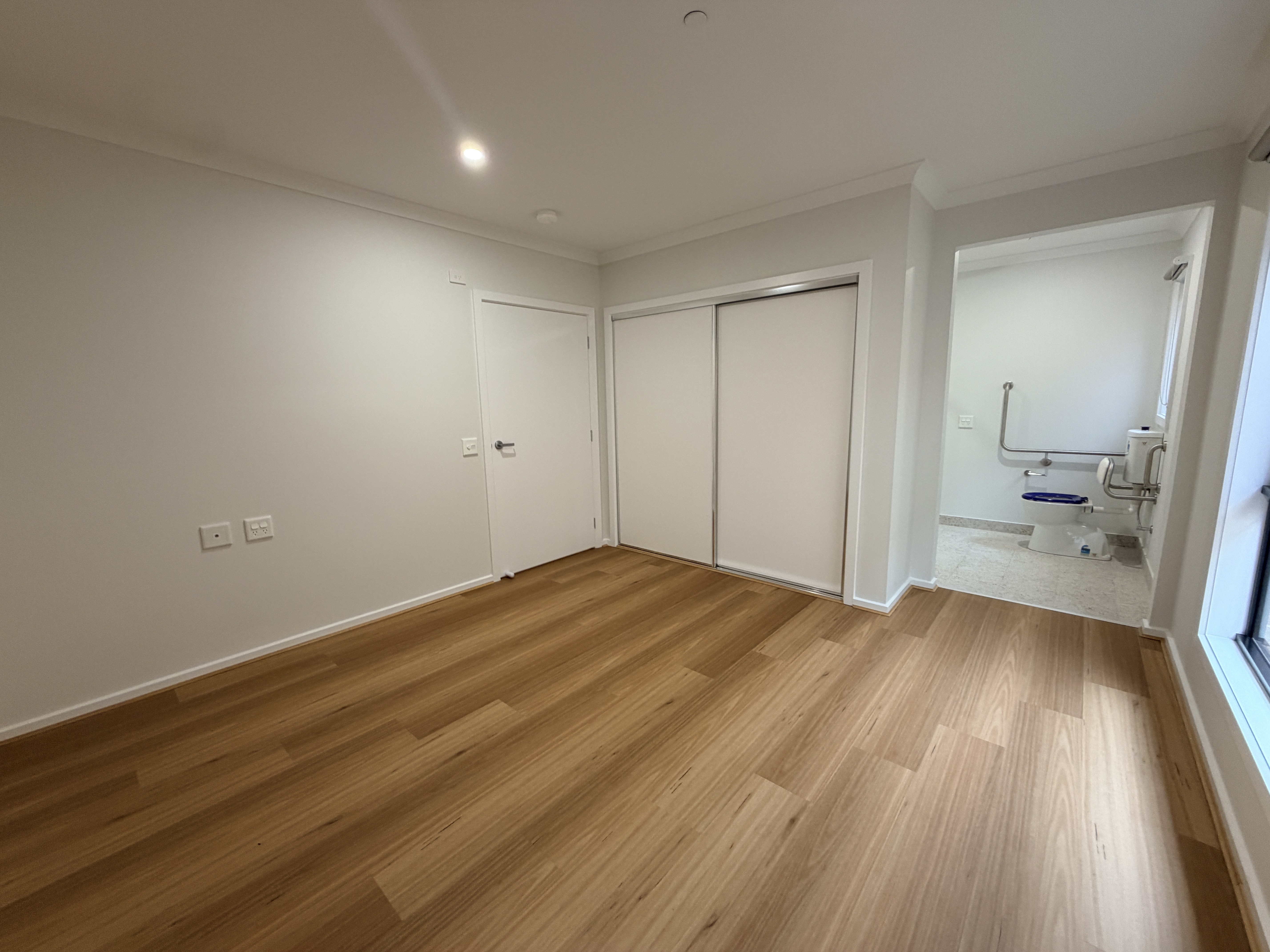 Move-In Ready Accessible Home – Spacious 2 + OOA HPS | Last Room Available — Home image 9