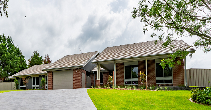 MODERN HPS HOME IN BOMADERRY NSW — Home image 2