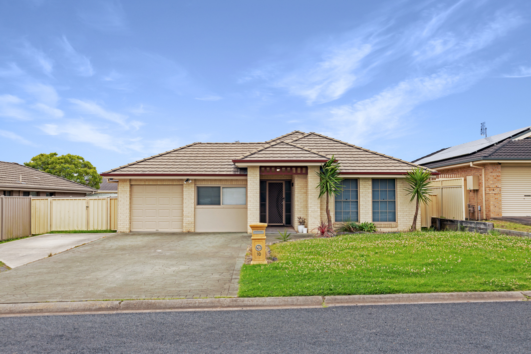 Nowra Retreat: Spacious Home with Open-Plan Living in a Quiet Location — Home image 2