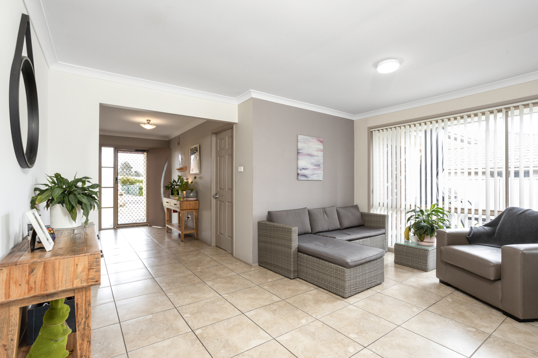 Nowra Retreat: Spacious Home with Open-Plan Living in a Quiet Location — Home image 3