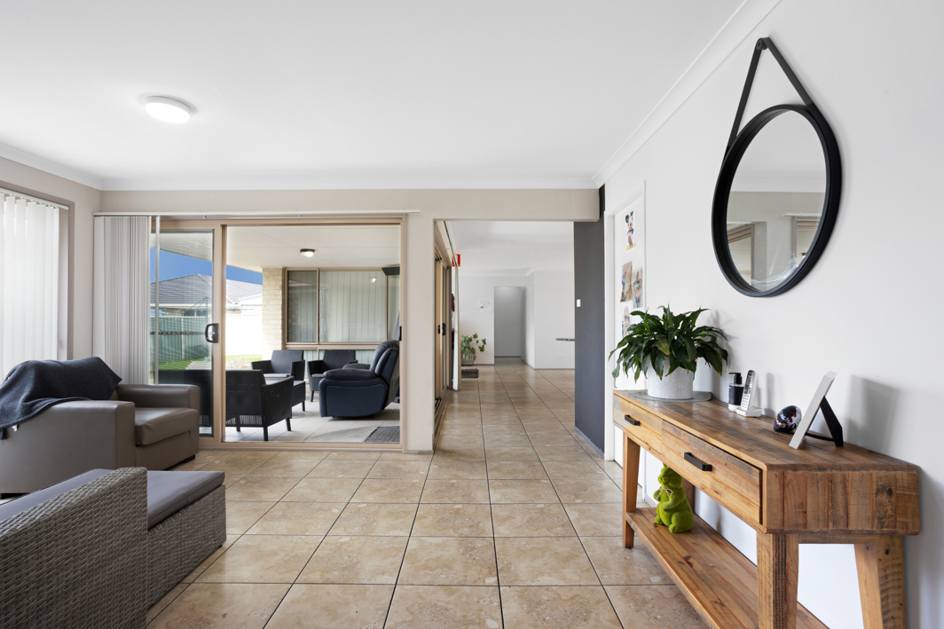 Nowra Retreat: Spacious Home with Open-Plan Living in a Quiet Location — Home image 6