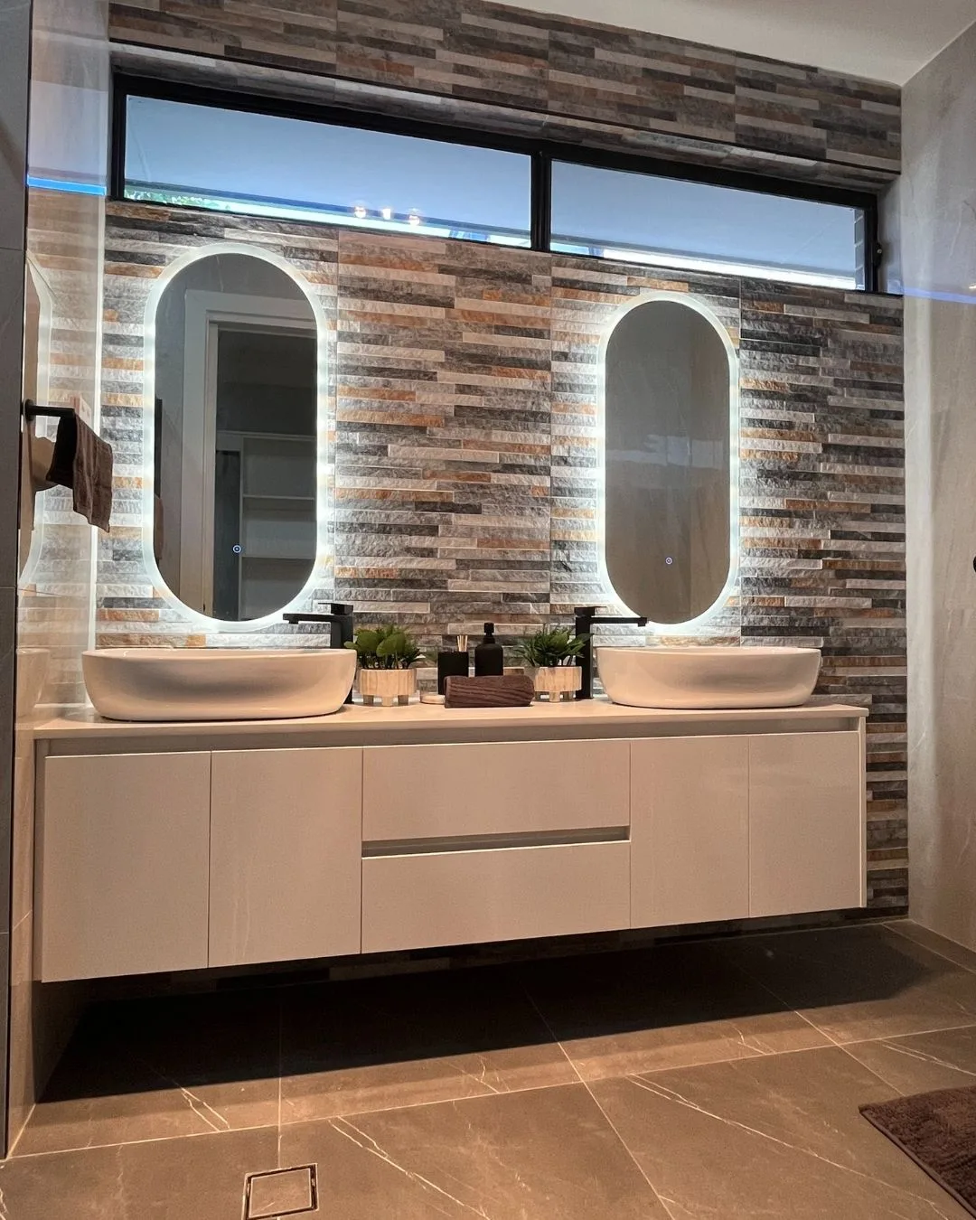 Contemporary 4-Bedroom SIL Home in Seaton — Home image 5