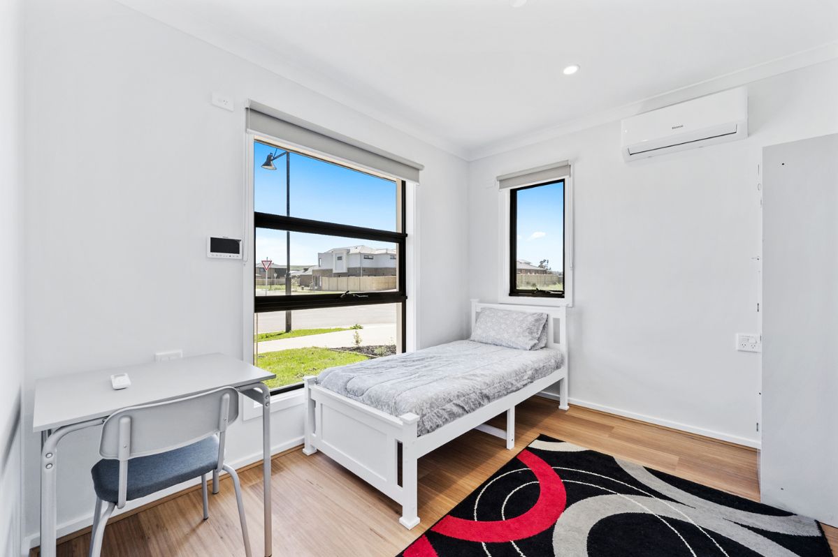 Modern 3-Bedroom HPS - Butterfly Drive, Clyde North VIC — Home image 5