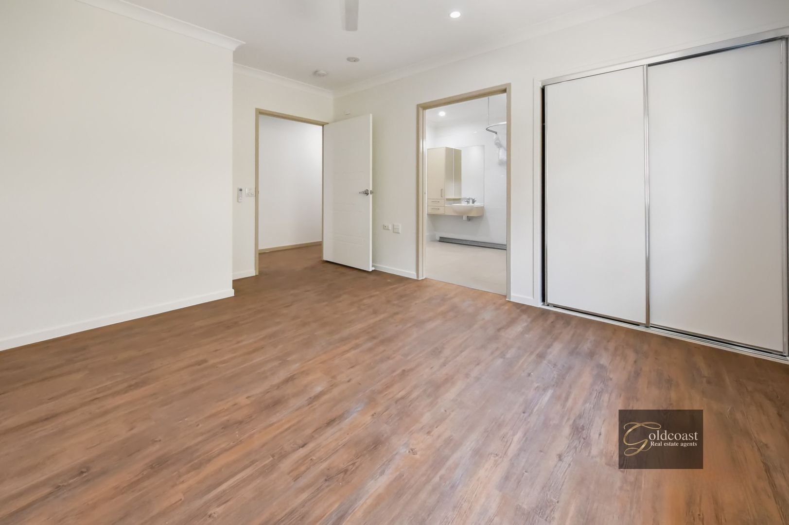Creek Place, Park Ridge QLD High Physical Support Home Built for Comfort — Home image 5