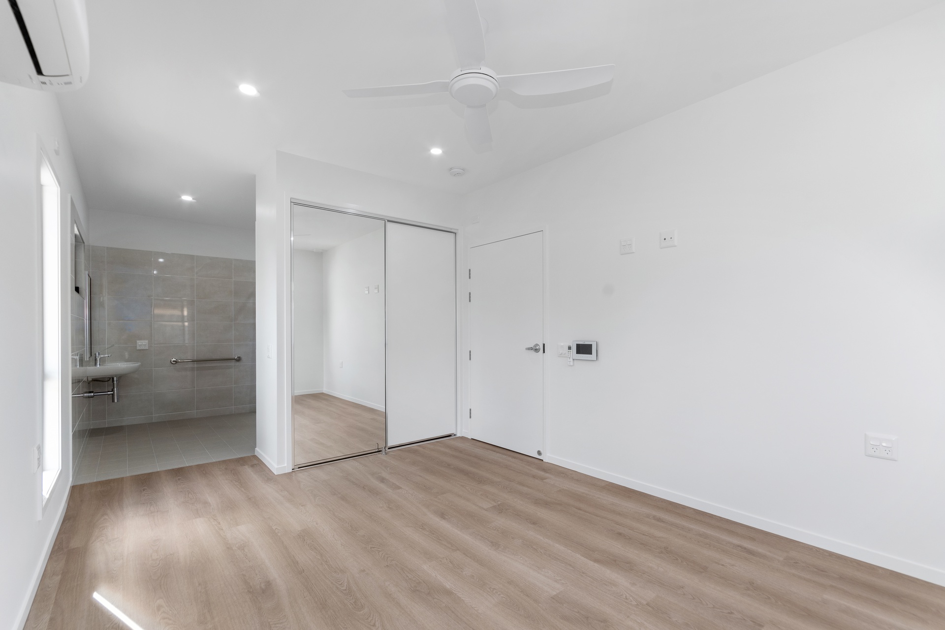 AVAILABLE - 2 x 2 Duplex, SDA High Physical Support — Home image 2