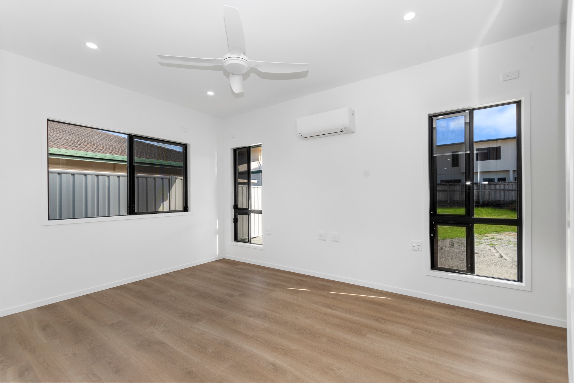 AVAILABLE - 2 x 2 Duplex, SDA High Physical Support — Home image 8