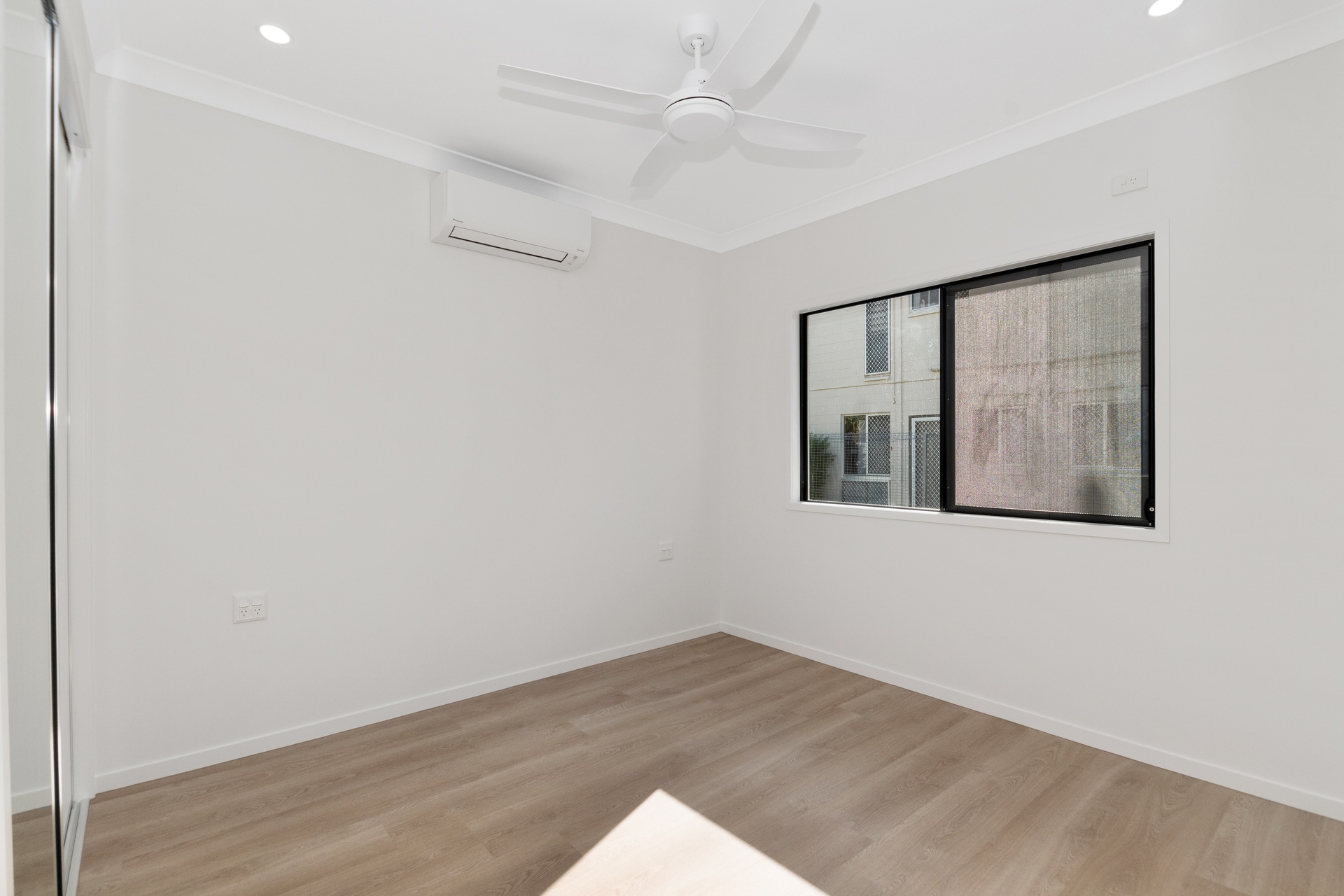 AVAILABLE - 2 x 2 Duplex, SDA High Physical Support — Home image 9