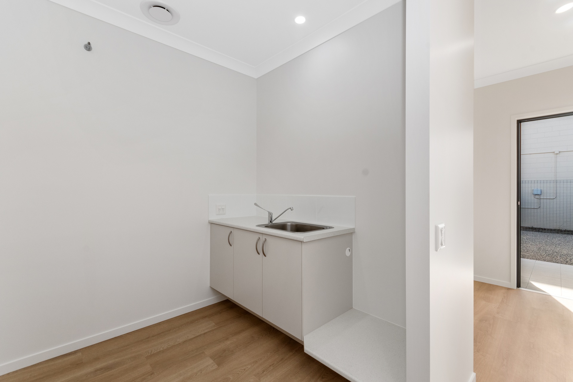 AVAILABLE - 2 x 2 Duplex, SDA High Physical Support — Home image 12