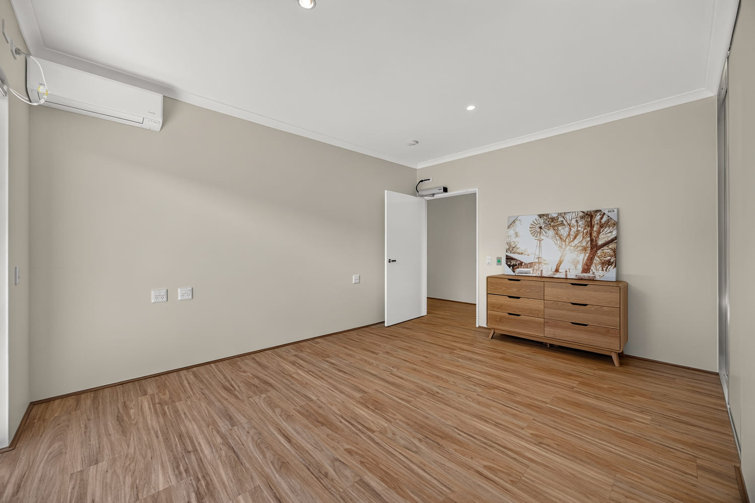Image 7 of 7