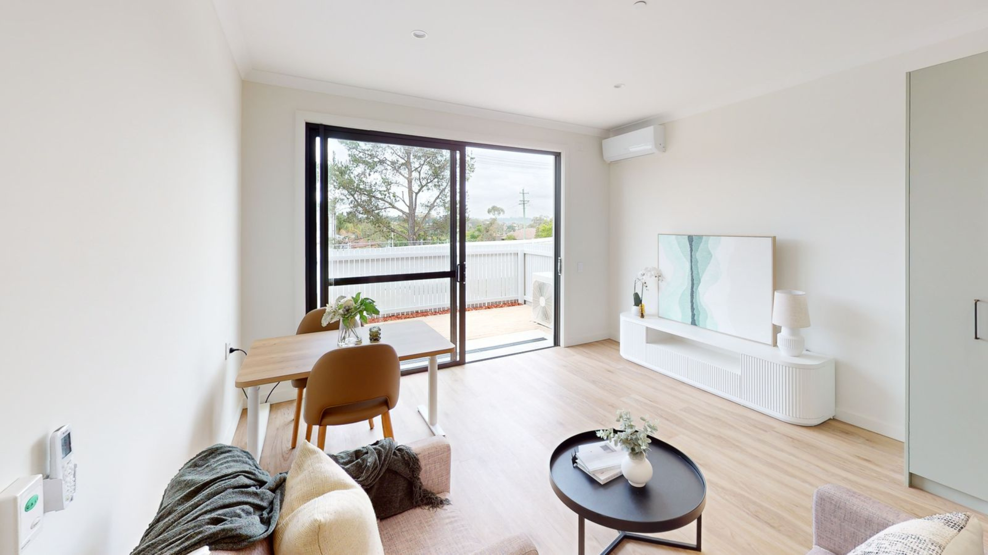 Modern, Functional Architecture, Bradbury NSW 2560 — Home image 5