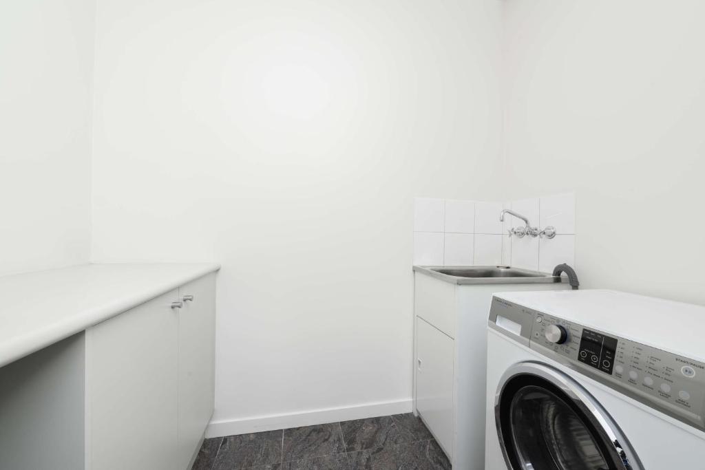 fully accessible sil property — Home image 5