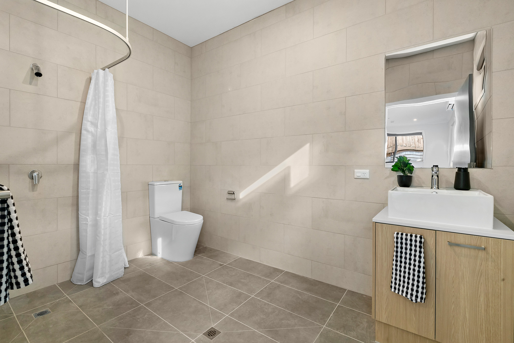 Your new Robust home in Pakenham, with private living spaces! — Home image 2