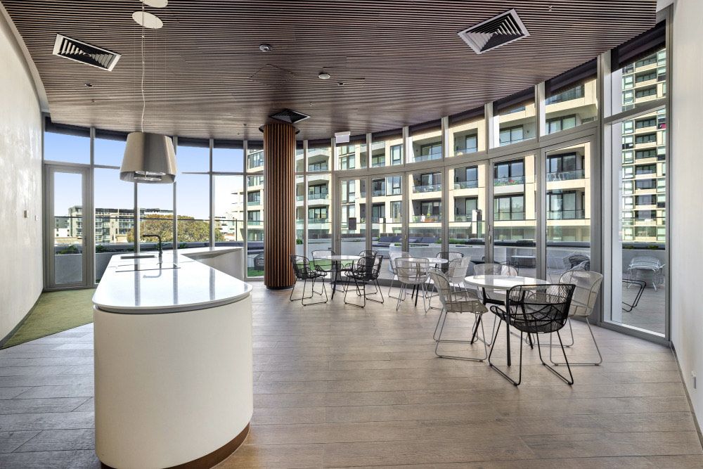 High-Rise Balcony Unit with City Views, Gym, Pool — Home image 6