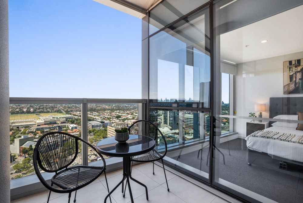 High-Rise Balcony Unit with City Views, Gym, Pool — Home image 9