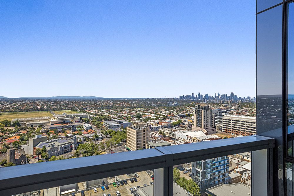 High-Rise Balcony Unit with City Views, Gym, Pool — Home image 11