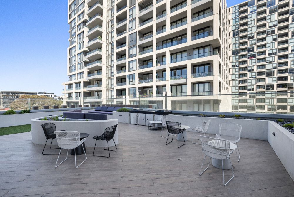 High-Rise Balcony Unit with City Views, Gym, Pool — Home image 12