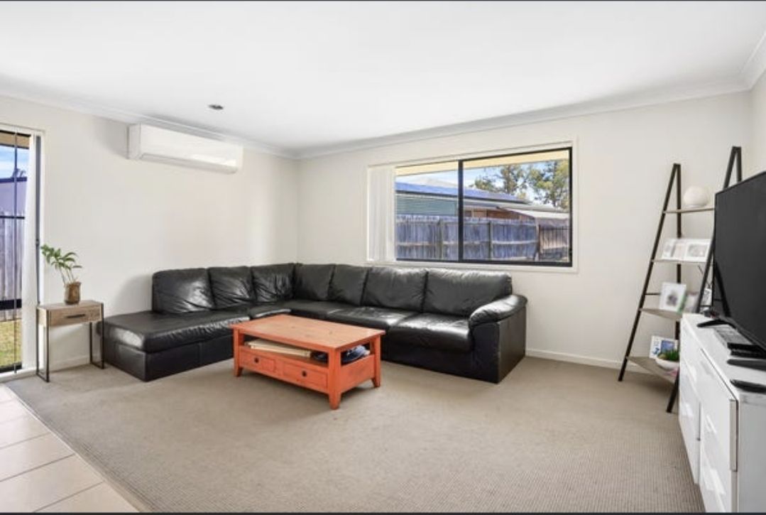 Beautiful 4 bedroom 2 bathroom house in quiet neighbourhood — Home image 6