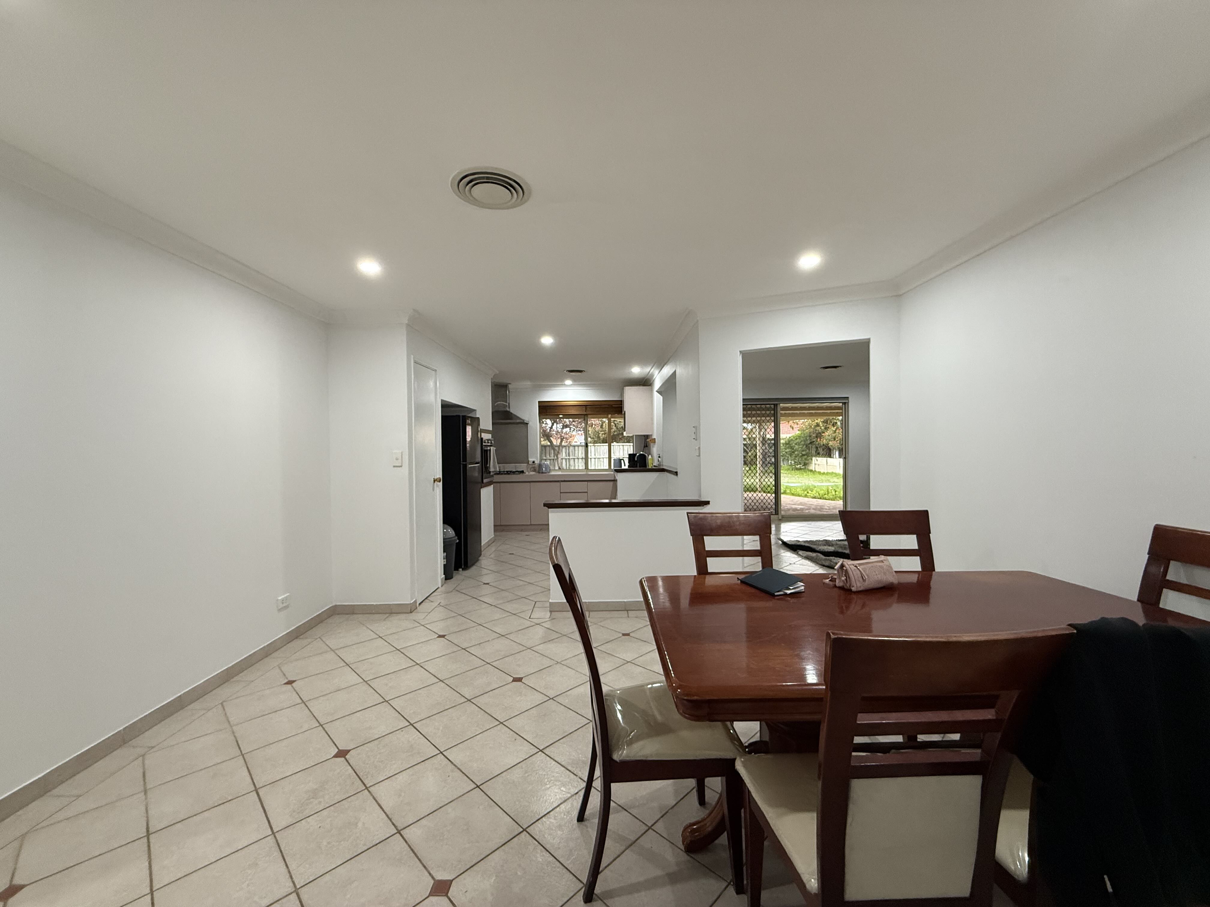 CONVENIENTLY LOCATED x4 BED x2 BATH ELLENBROOK HOME — Home image 2