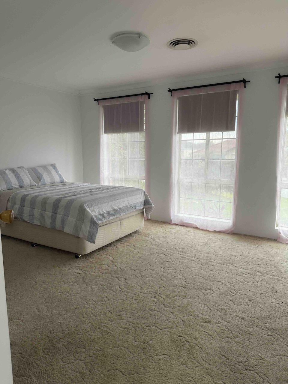 CONVENIENTLY LOCATED x4 BED x2 BATH ELLENBROOK HOME — Home image 3