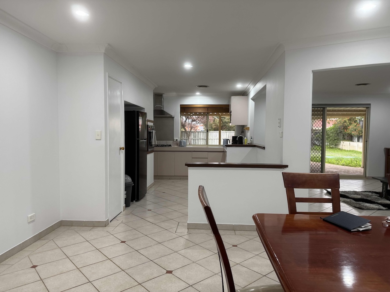 CONVENIENTLY LOCATED x4 BED x2 BATH ELLENBROOK HOME — Home image 4