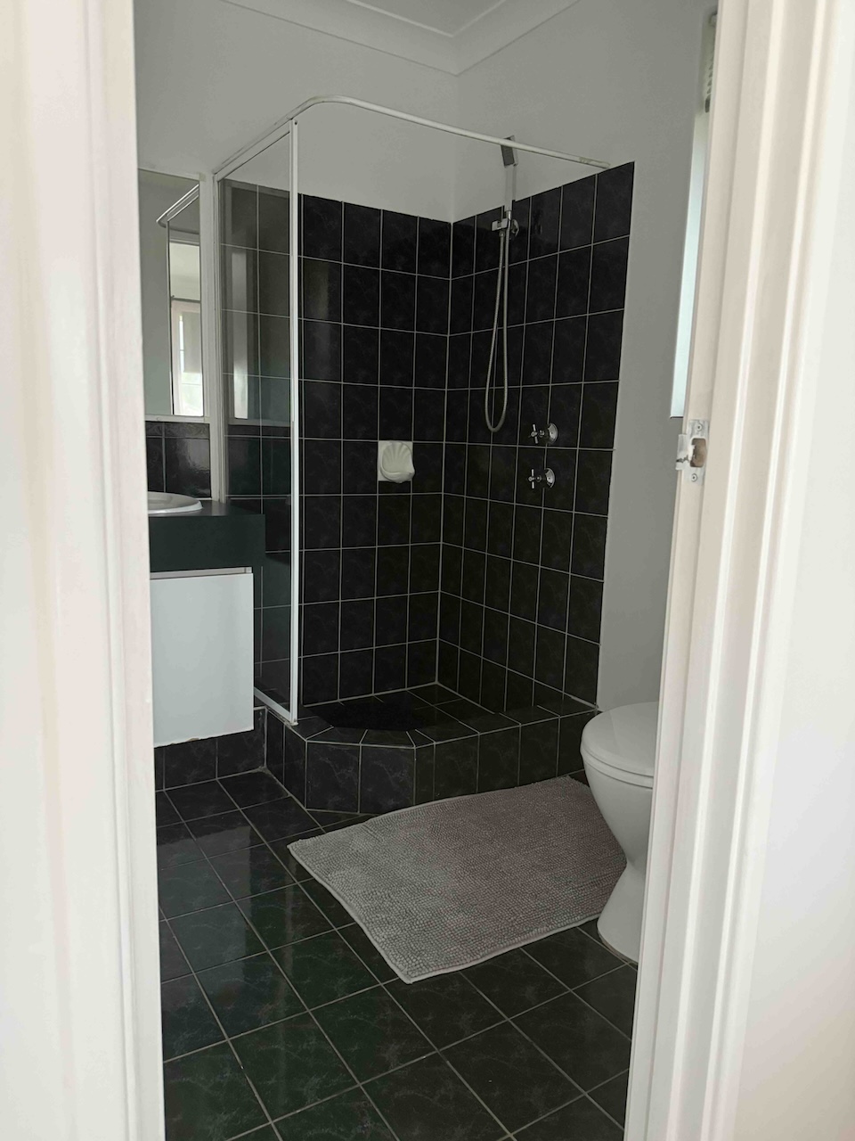 CONVENIENTLY LOCATED x4 BED x2 BATH ELLENBROOK HOME — Home image 8