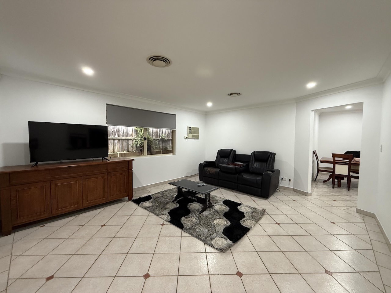 CONVENIENTLY LOCATED x4 BED x2 BATH ELLENBROOK HOME — Home image 9