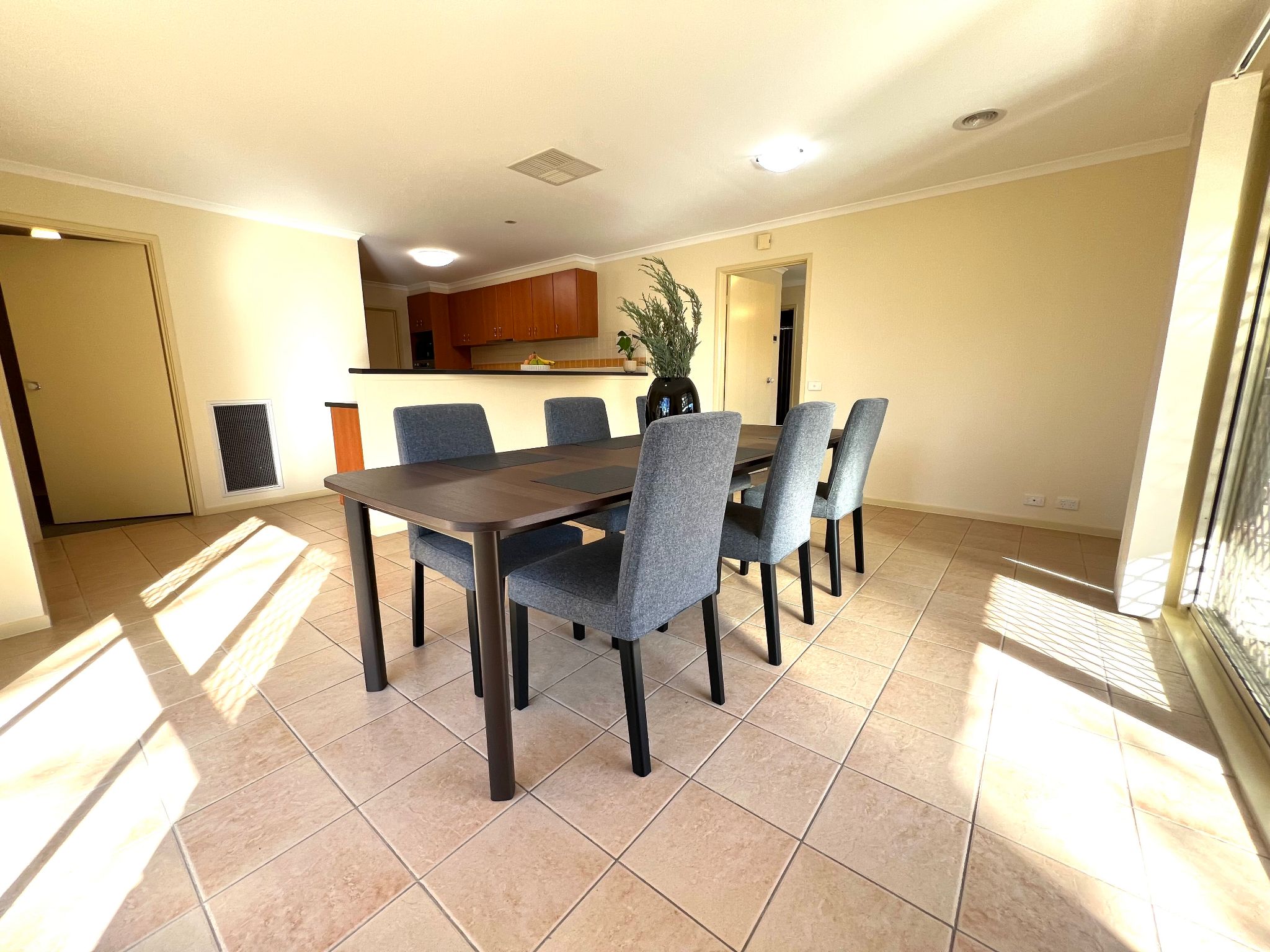 Warm, Modern and Cozy Danny Met Sally SIL Home Amaroo, ACT — Home image 4