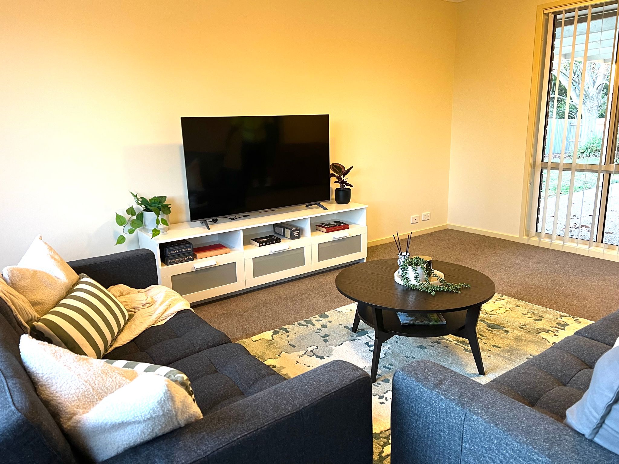 Warm, Modern and Cozy Danny Met Sally SIL Home Amaroo, ACT — Home image 8