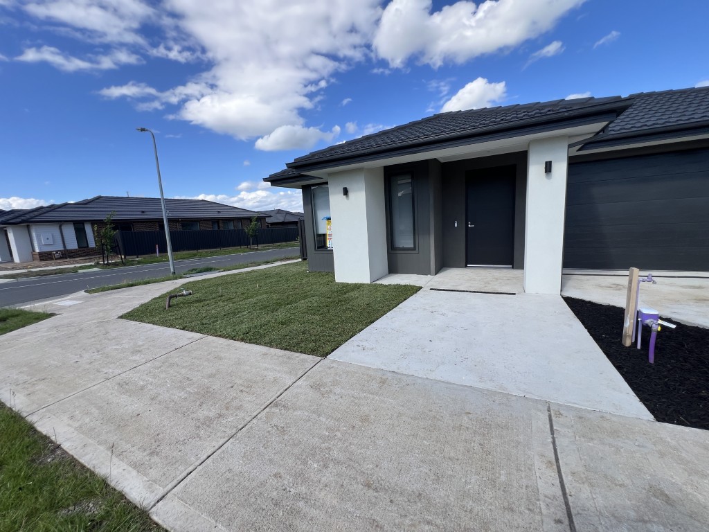 4 BR High Physical Support home with OOA room – Clyde North — Home image 27