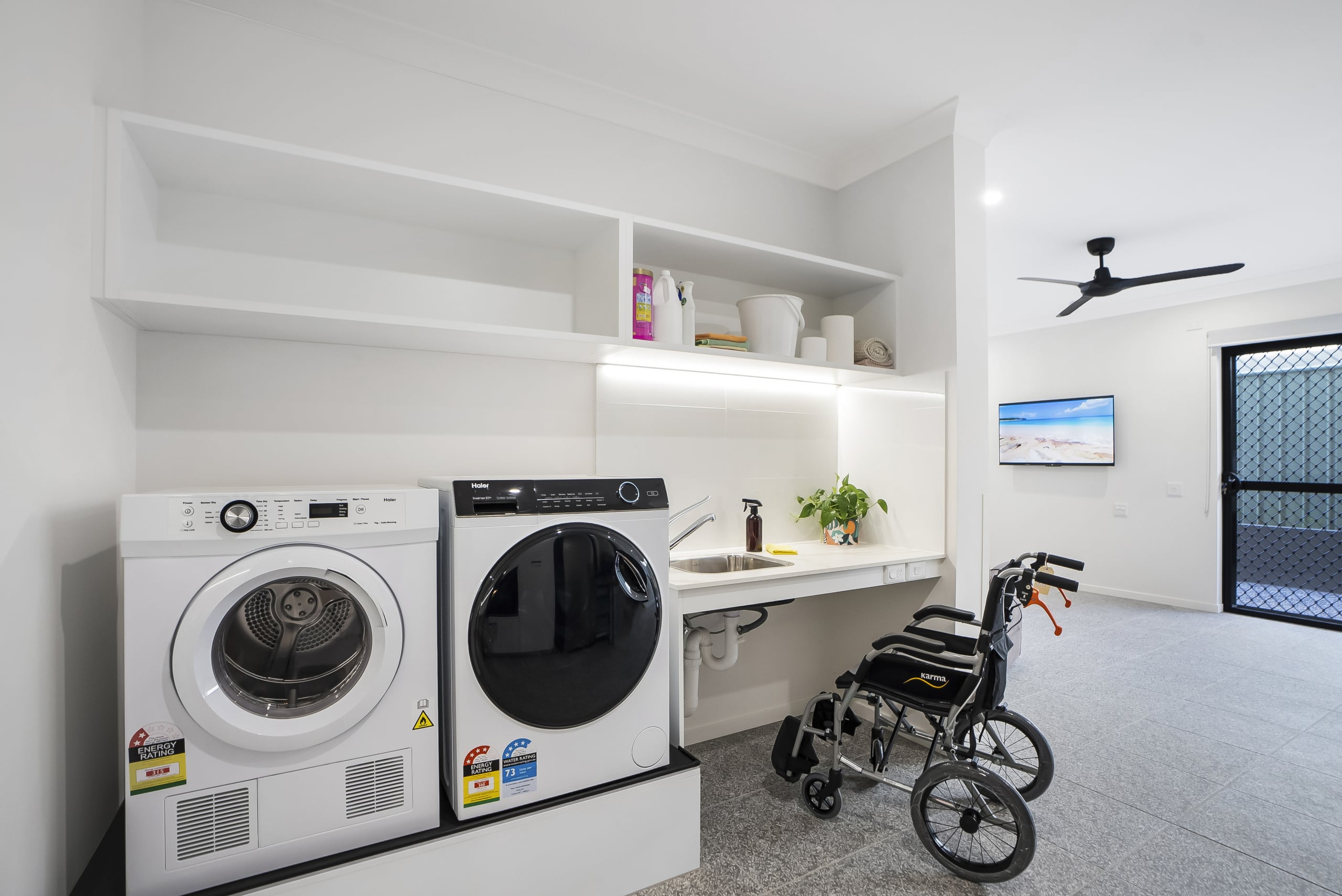 Single residence Apartments in Mooroobool — Home image 9