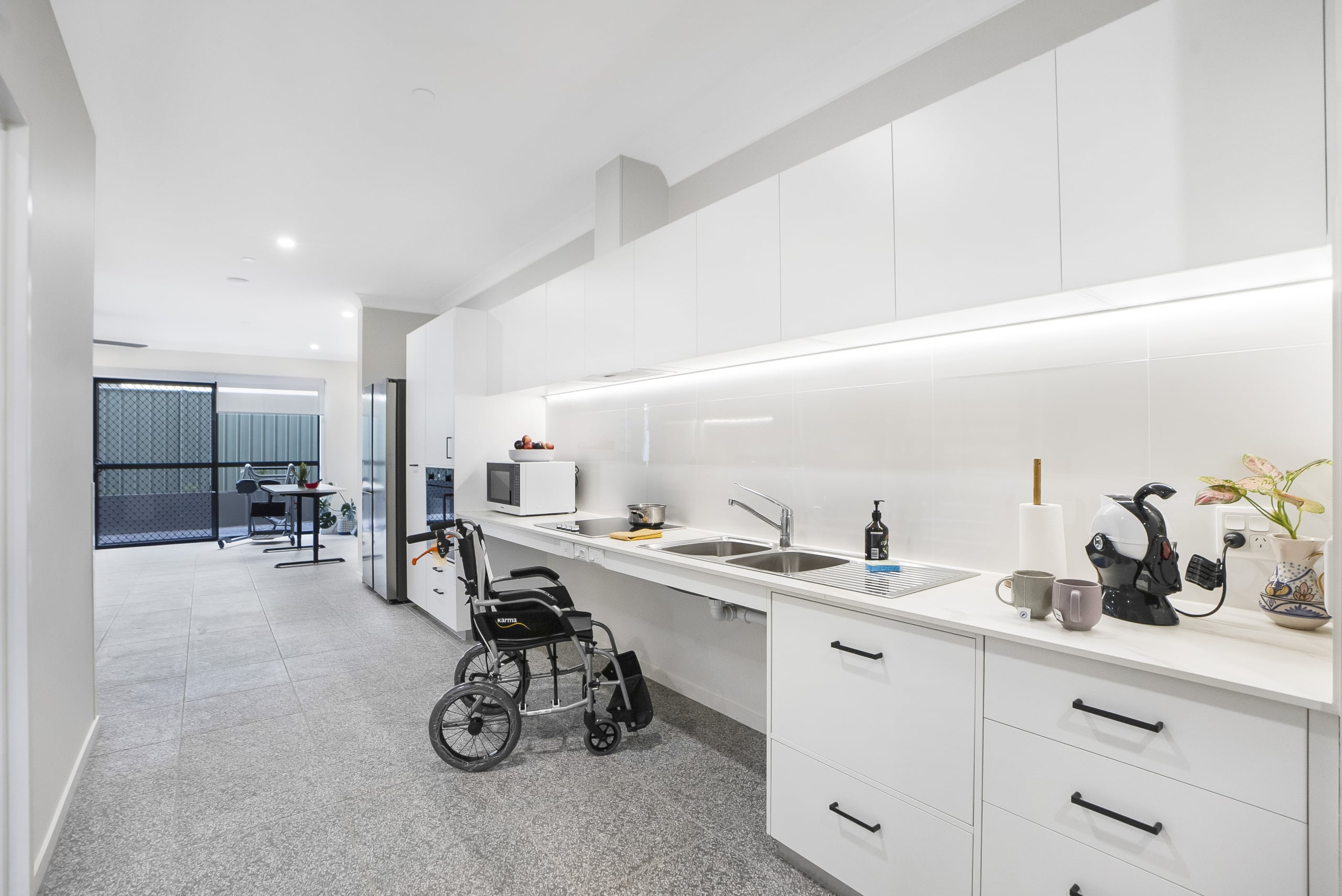 Single residence Apartments in Mooroobool — Home image 10