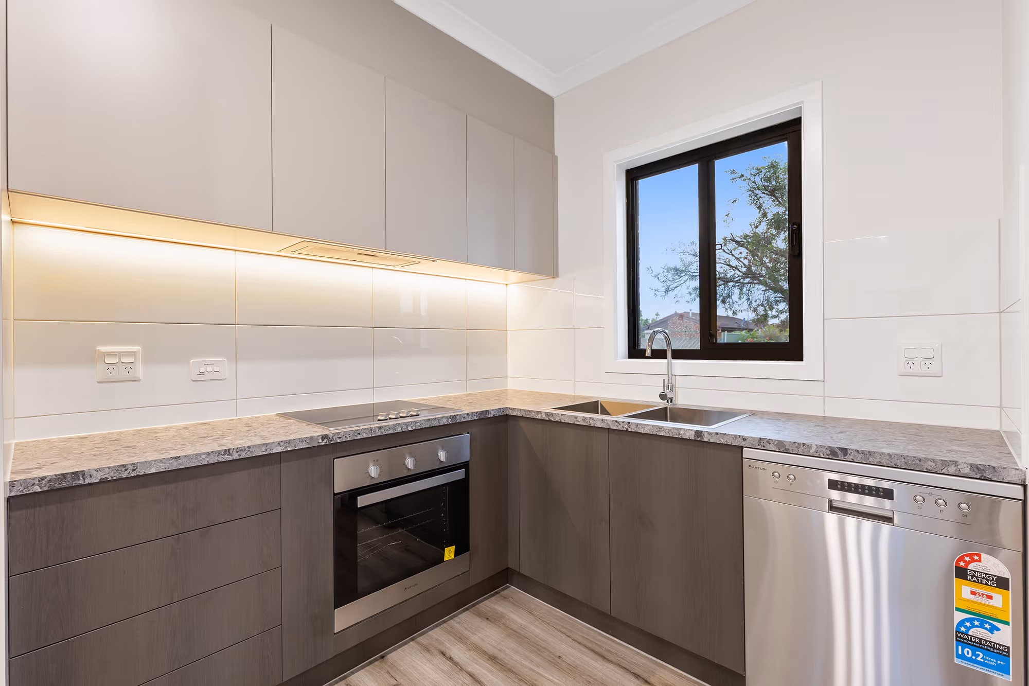 1 Bedroom Robust Unit (+OOA) in Pakenham - Last One Remaining! — Home image 4