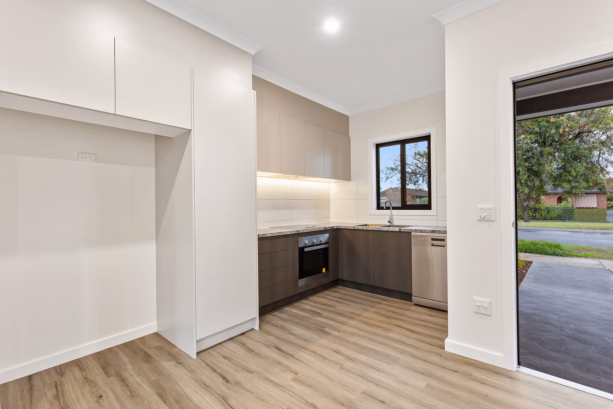 1 Bedroom Robust Unit (+OOA) in Pakenham - Last One Remaining! — Home image 18