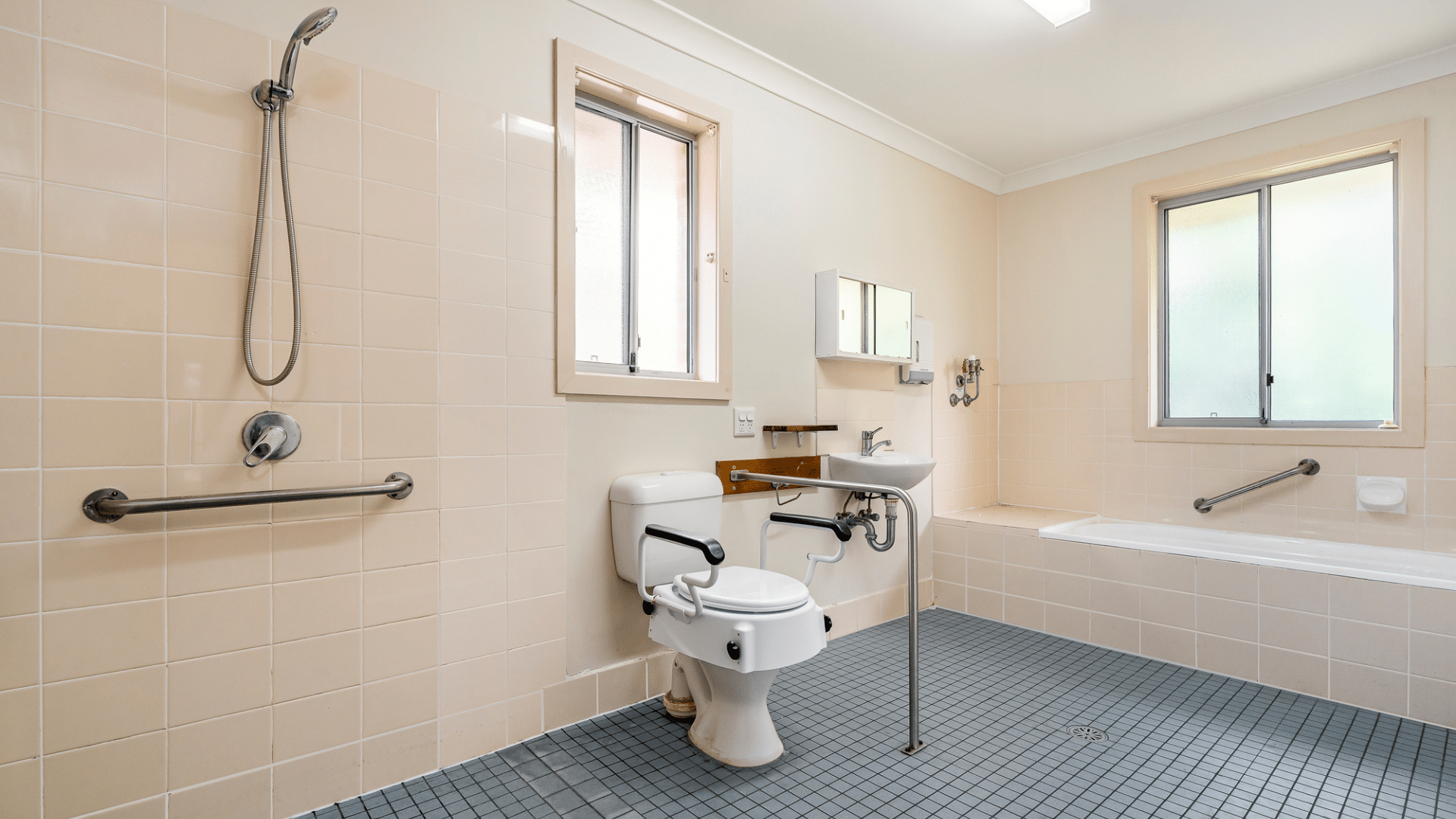 Narraweena – shared 3-bedroom all-male home — Home image 3